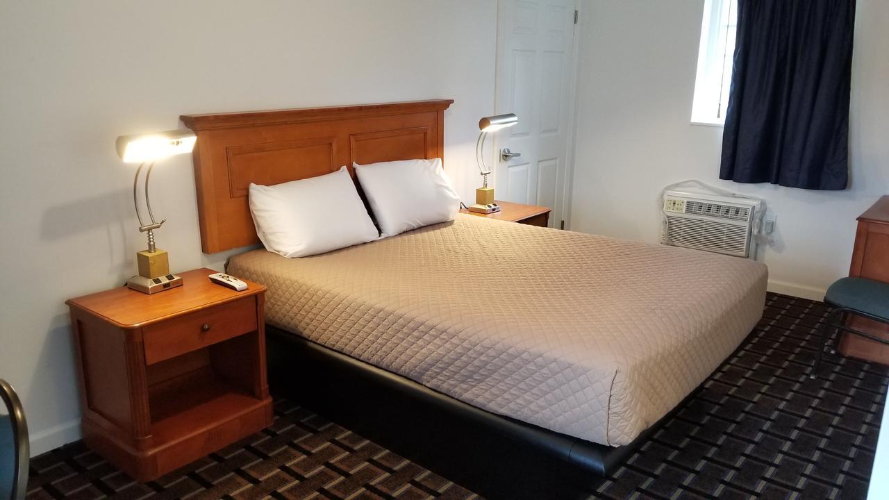 Budget Inn Breezewood Exterior photo