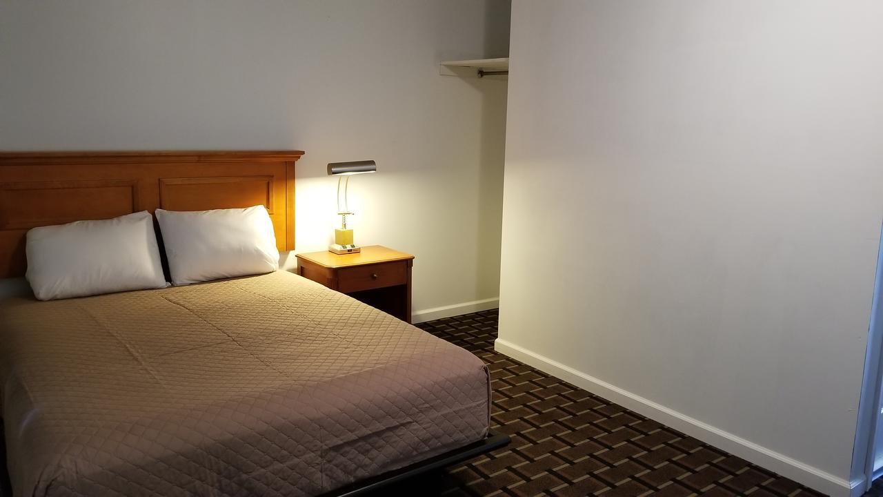 Budget Inn Breezewood Exterior photo