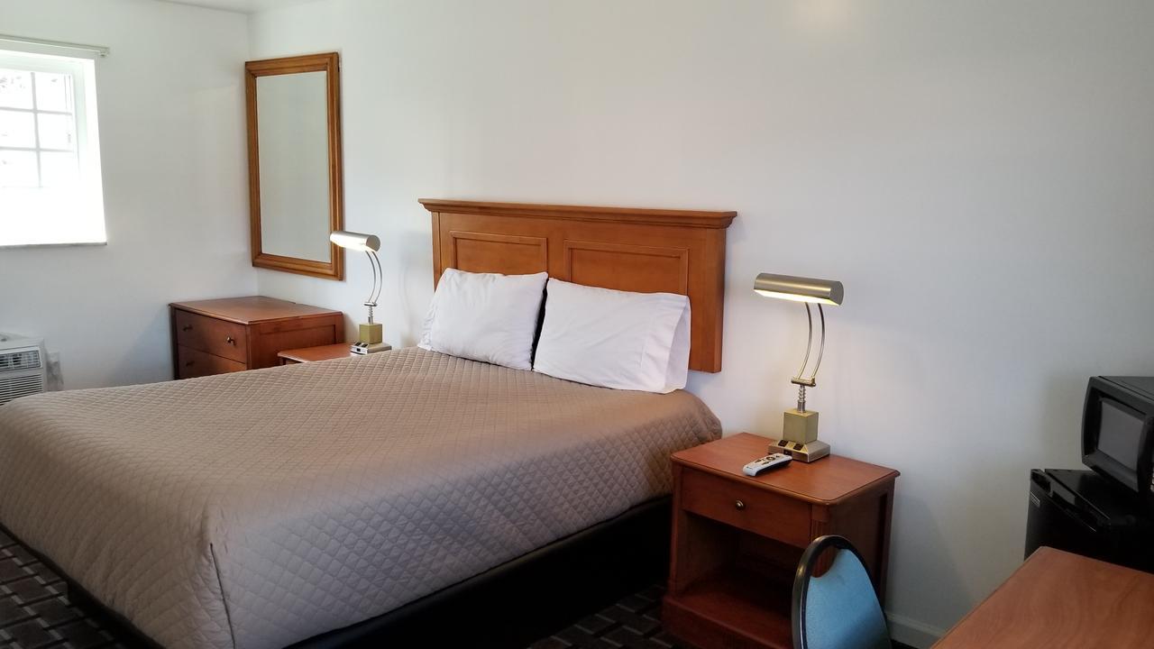 Budget Inn Breezewood Exterior photo