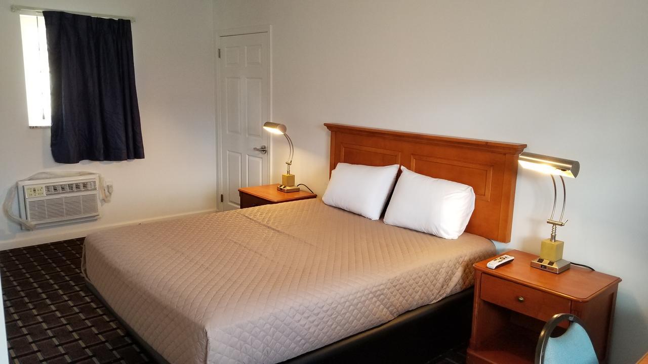 Budget Inn Breezewood Exterior photo